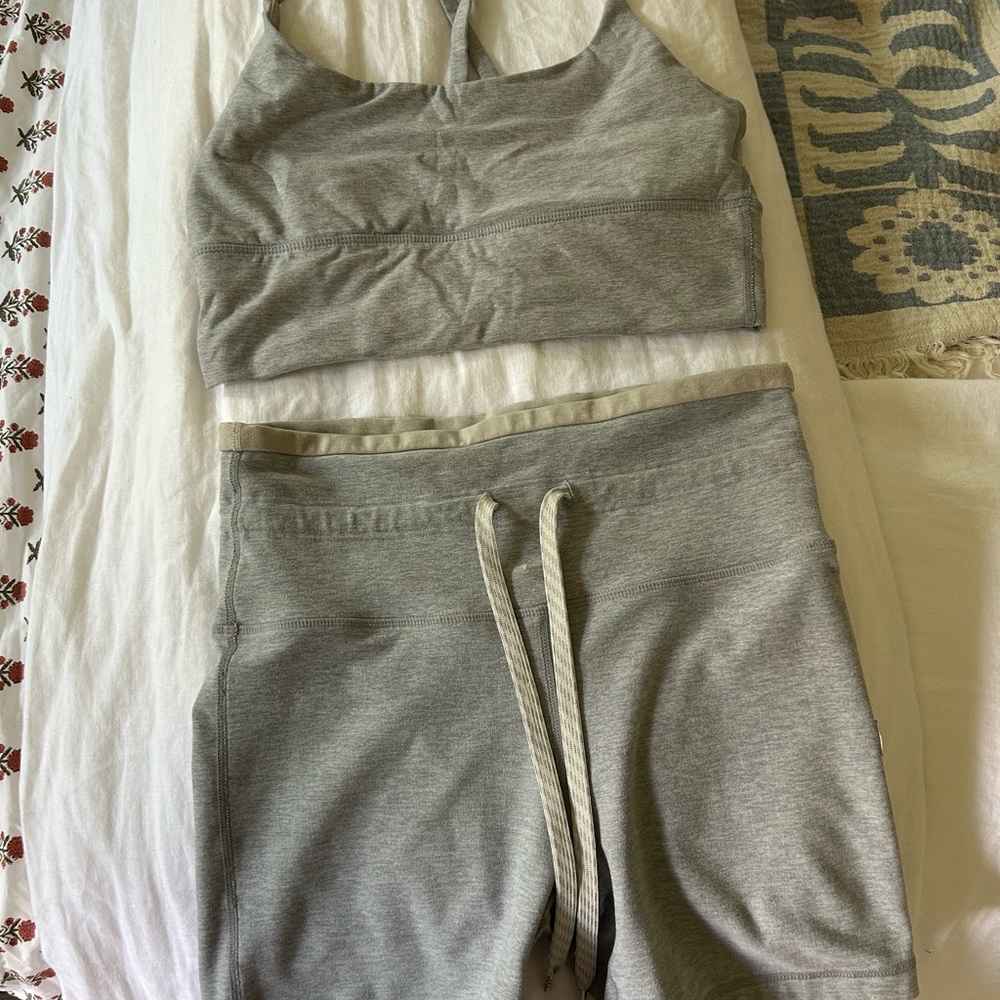 Vuori Women’s Heather Gray Active Set - Sports Bra & Joggers